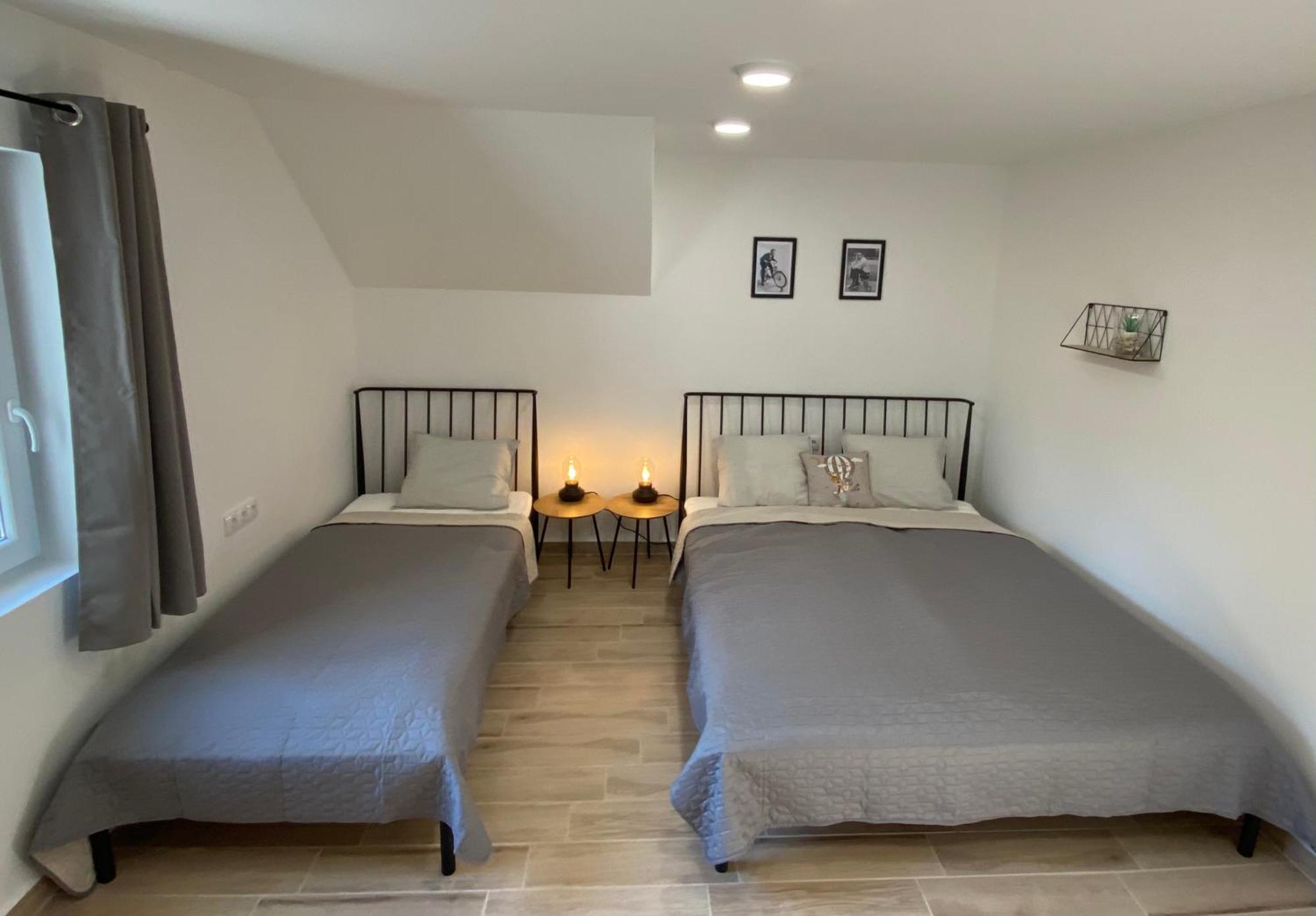Bike & Fun Apartments - Balatonakarattya Quarto foto