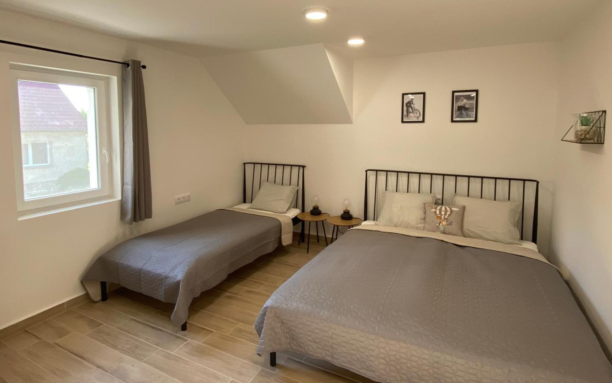 Bike & Fun Apartments - Balatonakarattya Quarto foto